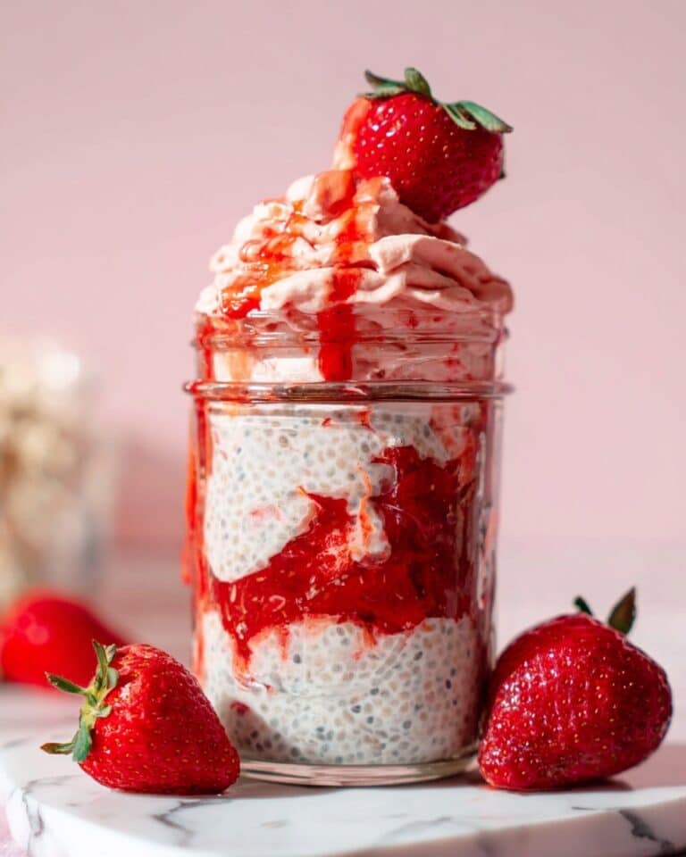 Strawberries & Cream Overnight Oats Recipe