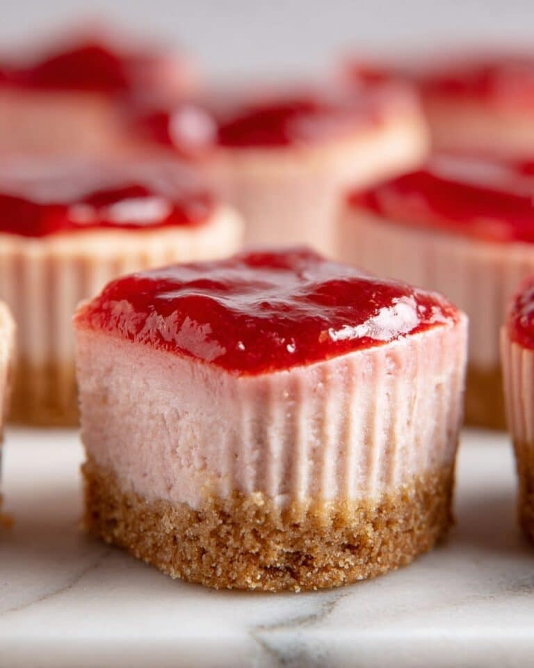 Mini Strawberry Cheesecakes with Strawberry Sauce Recipe